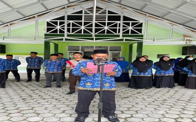 Upacara Peringatan Hari Pahlawan di Halaman MAN 1 Parigi